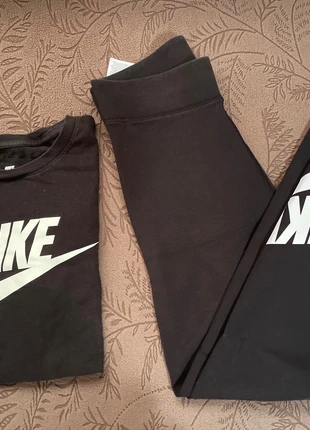 Ensemble Nike, marque: Nike, état: Très bon état, taille: S / 36 / 8, 10,00 €, 11,20 € Protection acheteurs incluse