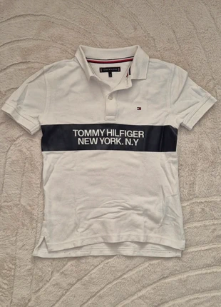 Poloshirt wit van Tommy Hilfiger, merk: Tommy Hilfiger, staat: Heel goed, maat: 8 jaar / 128 cm, € 5,00, € 5,95 inclusief Kopersbescherming
