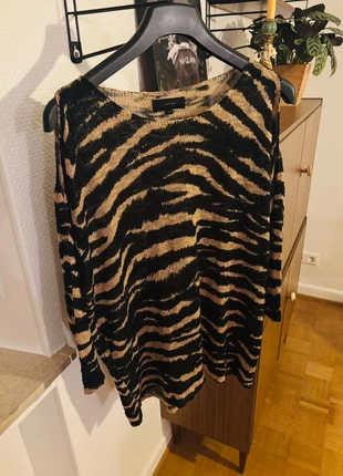 Pull long léger tigre 🐅🤎, marque: JULIE, état: Très bon état, taille: Taille unique, 4,00 €, 4,90 € Protection acheteurs incluse