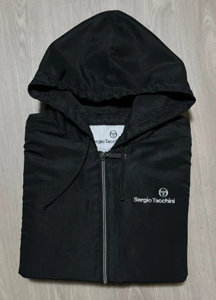Veste Sergio Tacchini / noire logo blanc / Taille S, marque: Sergio Tacchini, état: Très bon état, taille: S, 25,00 €, 26,95 € Protection acheteurs (Pro) incluse
