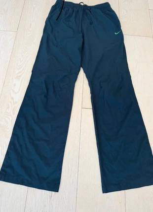Nike Baggy parachute trackpants XS, marke: Nike, zustand: Sehr gut, größe: XS / 34 / 6, 24,90 €, 26,85 € inklusive Vinted-Käuferschutz