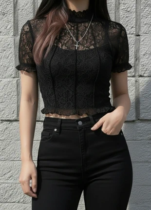 Crop top noir en dentelle florale à col montant et volants, marque: LaceMystic, état: Très bon état, taille: S / 36 / 8, 14,90 €, 16,35 € Protection acheteurs (Pro) incluse