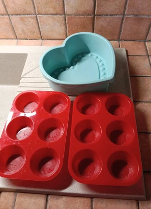 2 stampi Muffin più 1 stampo torta a cuore in silicone, état: Très bon état, 5,00 €, 5,95 € Protection acheteurs incluse