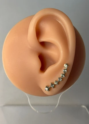 Boucles argentées montantes à 7 strass scintillants (BO016), merk: Zinnedor, staat: Nieuw zonder prijskaartje, € 5,00, € 5,95 inclusief Kopersbescherming Pro