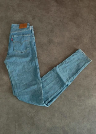 Jean Levi's bleu, merk: Levi's, staat: Heel goed, maat: M / 38 / 10, € 12,00, € 13,30 inclusief Kopersbescherming
