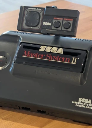Support Stand d'exposition Console Sega Master System 2 console + manette, brand: Sega, condizioni: Ottime, €7.99, €9.09 include la Protezione acquisti Pro