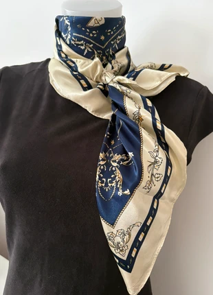 Foulard pour femme, brand: Boutique indépendante, condition: Very good, €12.00, €13.30 includes Buyer Protection