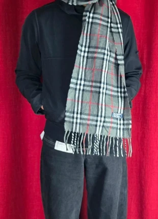 Écharpe burberry vintage fashion y2k grise, brand: Burberry, condizioni: Ottime, €29.00, €31.15 include la Protezione acquisti