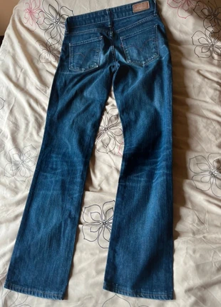 Jean semi curve Levi 25x34 taille 34/36, marca: Levi's, estado: Novo sem etiquetas, tamanho: XS / 34 / 6, €22.00, €23.80 inclui Proteção do Comprador