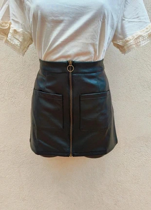 Minifalda Negra Efecto Piel con Cremallera - High Spirits 🖤, marque: High Spirits, état: Très bon état, taille: S / 36 / 8, 22,00 €, 23,80 € Protection acheteurs incluse