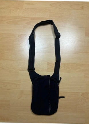 Petite sacoche noire Géonaute à bandoulière réglable - sport / voyage / ville - SKU0010, brand: Geonaute, condizioni: Ottime, €9.99, €11.19 include la Protezione acquisti