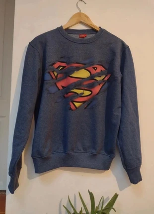 Beau pull Superman 💙 Taille L, marque: Superman, état: Très bon état, taille: L, 12,00 €, 13,30 € Protection acheteurs incluse