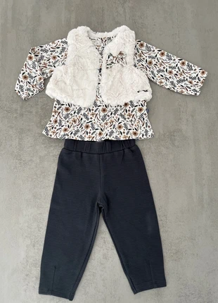 Ensemble fille Sucre d’orge (blouse/ veste/ pantalon) 12 mois, merk: Sucre d'Orge, staat: Nieuw zonder prijskaartje, maat: 9-12 maanden / 74 cm, € 9,50, € 10,68 inclusief Kopersbescherming