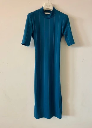 stunning, vibrant teal ribbed knit midi dress from MANGO., marque: Mango, état: Très bon état, taille: S / 36 / 8, 9,00 €, 10,15 € Protection acheteurs incluse