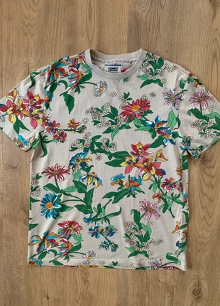 T shirt a fleur Tommy Hilfiger Taille M, marque: Tommy Hilfiger, état: Très bon état, taille: M, 10,00 €, 11,20 € Protection acheteurs incluse