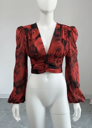 Haut Court Chic Noir et Rouge à Roses Manches Longues Froncés ~ Taille M.38~ Neuf, brand: Tendance, condition: Very good, size: M / 38 / 10, €39.99, €42.69 includes Buyer Protection