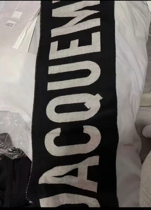 Jacquemus sjaal 100% wol nieuw, merk: Jacquemus, staat: Nieuw met prijskaartje, € 90,00, € 95,20 inclusief Kopersbescherming