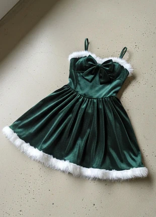 Robe noire velours – festive, douce, cintrée, féminine, hiver chic, marque: Lune d’Hiver Atelier, état: Très bon état, taille: M, 79,90 €, 84,60 € Protection acheteurs (Pro) incluse