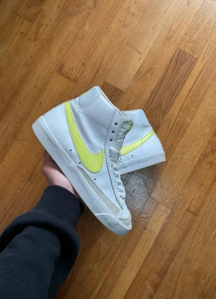 Chaussures Nike montante, blanche et jaune, brand: Nike, condizioni: Ottime, taglia: 38.5, €25.00, €26.95 include la Protezione acquisti