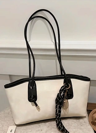 NEW! borsa bianca con spalline nere piccola baguette vintage effetto pelle, marque: Melville, état: Neuf sans étiquette, 17,99 €, 19,59 € Protection acheteurs incluse