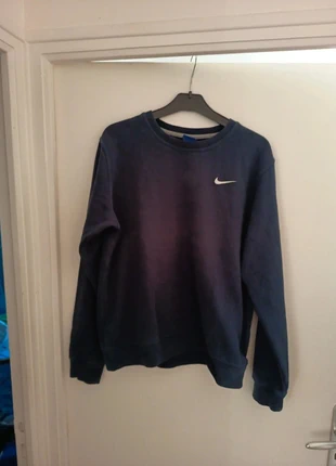 Sweat Nike brodé, marque: Nike, état: Très bon état, taille: M, 24,00 €, 25,90 € Protection acheteurs incluse