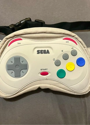 Sega Saturn Crossbody Bag/Bauchtasche, brand: Sega, condizioni: Nuovo senza cartellino, €25.00, €26.95 include la Protezione acquisti
