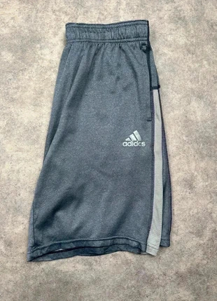 Short Adidas | Taille M | Couleur Gris, marque: adidas, état: Très bon état, taille: M, 8,00 €, 9,10 € Protection acheteurs (Pro) incluse