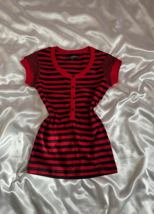 Top rouge à rayures noires à boutonnière style années 2000 y2k, brand: Top Vintage, condizioni: Ottime, taglia: S / IT 40 / EU 36, €18.00, €19.60 include la Protezione acquisti Pro