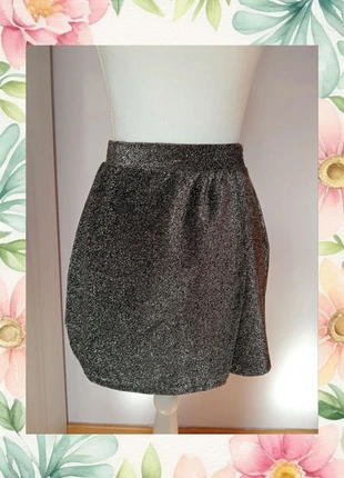 Falda corta negra con brillo – Terranova, talla XS, marca: Terranova, estado: Muito bom, tamanho: XS / 34 / 6, €7.00, €8.05 inclui Proteção do Comprador