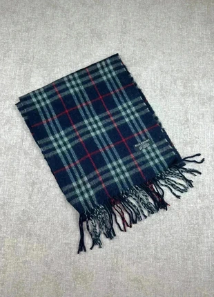 Écharpe Burberry bleu marine, marque: Burberry, état: Très bon état, 45,00 €, 47,95 € Protection acheteurs (Pro) incluse