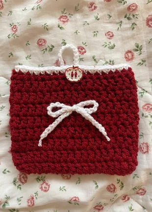 Pochette rouge coquette pour iPad ou liseuse / red sleeve for iPad or reader, marque: COQUETTE, état: Très bon état, 12,00 €, 13,30 € Protection acheteurs incluse