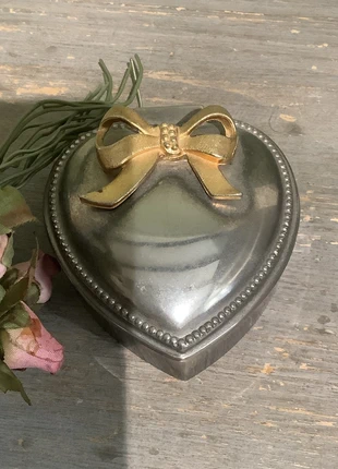 Vintage Heart Shaped metal box, état: Bon état, 3,00 €, 3,85 € Protection acheteurs incluse