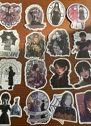 Netflix Wednesday stickers – gothic en mysterieuze sticker set, marca: Netflix, estado: Muito bom, €1.50, €2.28 inclui Proteção do Comprador