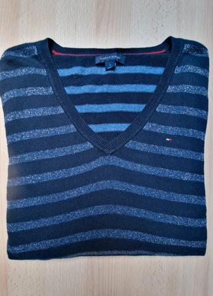 Pull col V bleu marine avec paillettes Tommy Hilfiger / logo rouge et blanc brodé / taille M femme, merk: Tommy Hilfiger, staat: Nieuw zonder prijskaartje, maat: M / 38 / 10, € 12,00, € 13,30 inclusief Kopersbescherming