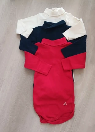 Lot 3 bodies col roulé Petit Bateau – 3-6 mois – Rouge & Marine – État : Neuf, marke: Petit Bateau, zustand: Neu, größe: 3-6 Monate / 62, 17,00 €, 18,55 € inklusive Vinted-Käuferschutz