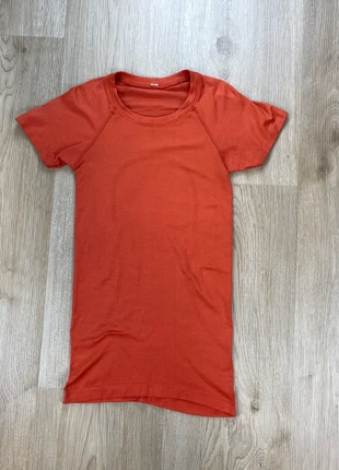 Haut Lululemon Orange Taille 2 (Équivalent EU 34), brand: Lululemon, condition: Very good, size: XS / 34 / 6, €20.00, €21.70 includes Buyer Protection Pro
