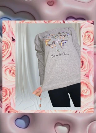 Linda y romántica sudadera de mariposas en bonito color gris con felpita interior🌹, merk: Bershka, staat: Heel goed, maat: XS / 34 / 6, € 4,80, € 5,74 inclusief Kopersbescherming