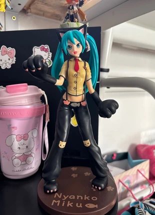 Hatsune Miku Nyanko, marque: Sega, état: Très bon état, taille: 1-3 mois / 56 cm, 30,00 €, 32,20 € Protection acheteurs incluse