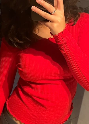 Ribbed ruffles red top, marque: sansnom., état: Très bon état, taille: XS / 34 / 6, 5,00 €, 5,95 € Protection acheteurs incluse