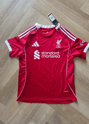 Liverpool thuisshirt S nieuw, merk: Liverpool, staat: Nieuw met prijskaartje, maat: S, € 20,00, € 21,70 inclusief Kopersbescherming