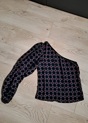 Zwarte one-shoulder top met print – stylish, uniek & perfect voor uitgaan!, merk: My Jewellery, staat: Heel goed, maat: XS / 34 / 6, € 5,00, € 5,95 inclusief Kopersbescherming