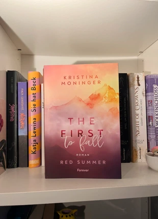 The First to Fall von Kristina Moninger (Farbschnitt, Page Overlay, Signatur), staat: Heel goed, € 9,00, € 10,15 inclusief Kopersbescherming