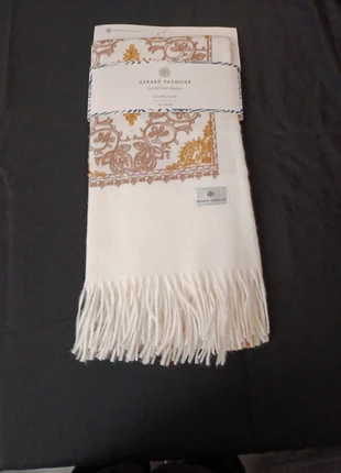 Écharpe châle Gérard Pasquier blanche - Douceur lumineuse et élégance dorée, brand: Gerard Pasquier, condition: New without tags, €10.00, €11.20 includes Buyer Protection