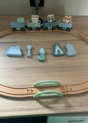 Houten treinbaan Little Dutch, merk: Little Dutch, staat: Heel goed, maat: Universeel, € 7,00, € 8,05 inclusief Kopersbescherming