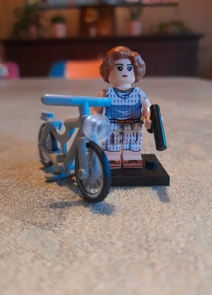 Figurine Nancy de stranger things type lego, staat: Nieuw zonder prijskaartje, maat: Universeel, € 4,00, € 4,90 inclusief Kopersbescherming
