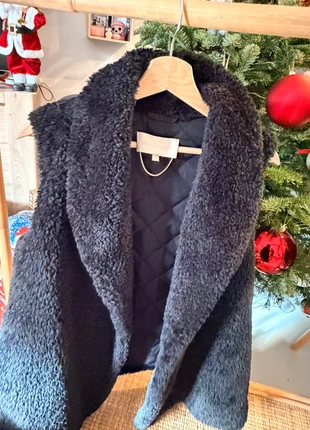 Veste sans manche Vanessa Bruno noir moumoute, marque: Vanessa Bruno, état: Très bon état, taille: M / 38 / 10, 60,00 €, 63,70 € Protection acheteurs incluse