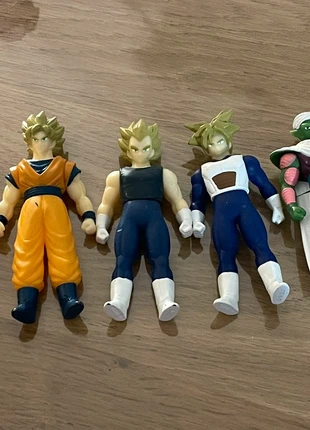 Figurines dragon ball, marque: Dragon Ball, état: Très bon état, taille: 4 ans / 104 cm, 8,00 €, 9,10 € Protection acheteurs incluse