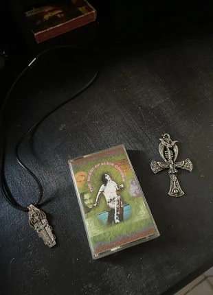 Alice cooper cassette, marque: Alternative, état: Très bon état, 8,00 €, 9,10 € Protection acheteurs incluse