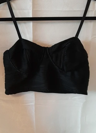 Zwarte crop top met gestructureerde cups en spaghetti bandjes, marque: Shein, état: Très bon état, taille: XL / 42 / 14, 3,00 €, 3,85 € Protection acheteurs incluse