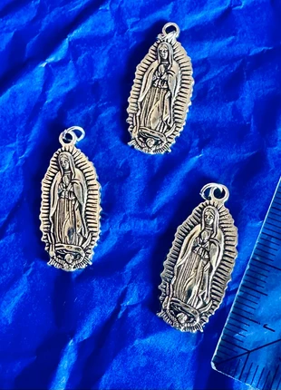 Tres medallas de la virgen de Guadalupe, marca: Guadalupe, estado: Novo com etiquetas, €5.00, €5.95 inclui Proteção do Comprador